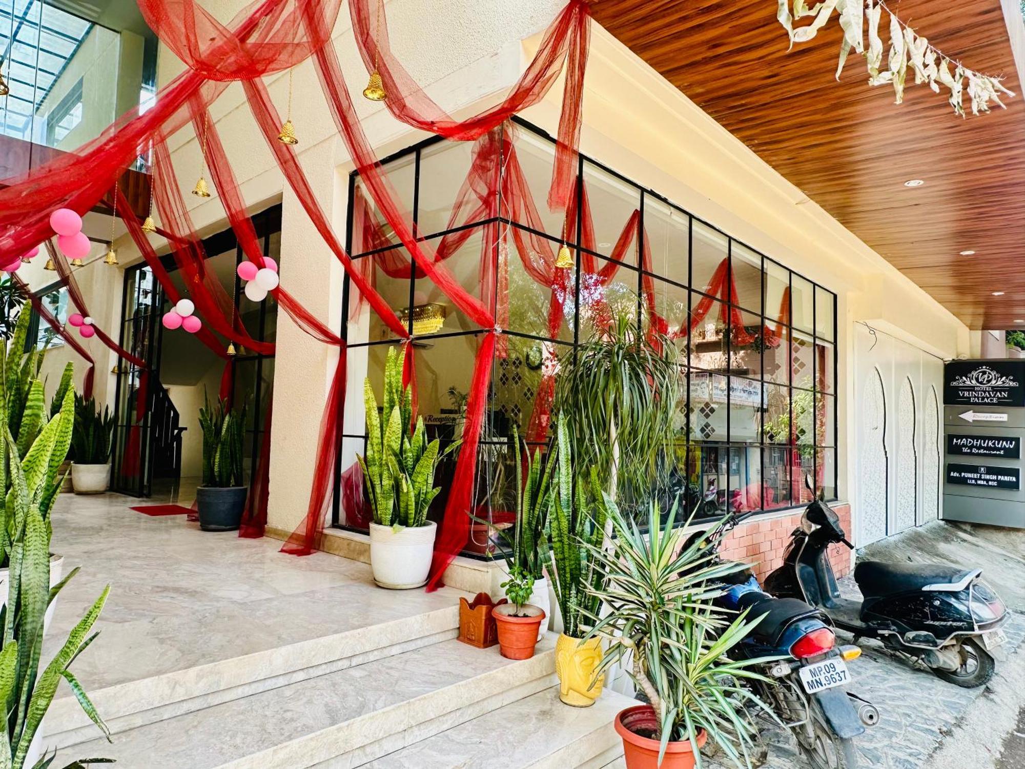 Hotel Vrindavan Palace Indore Exterior foto
